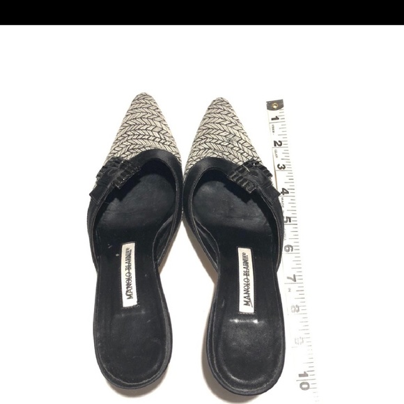 Manolo Blahnik Shoes - Manolos Blahnik pointy kitten heels